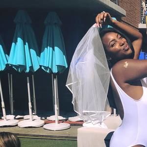 Meet your Posher, Maxine